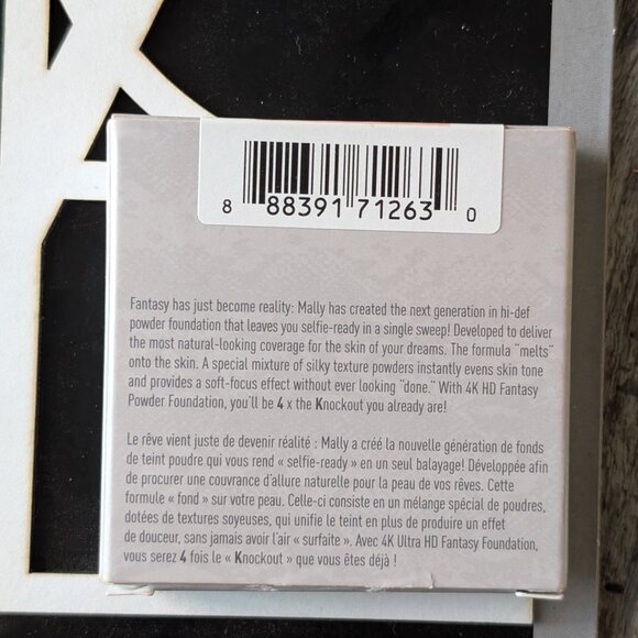 Mally 4K Ultra HD Fantasy Foundation – Medium (0.33 oz / 9.5g) - Picture 3 of 5